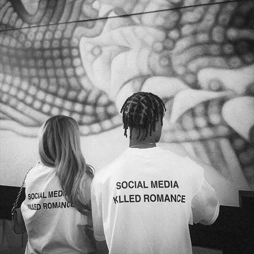 T-Shirt "Social Media Killed Romance"
