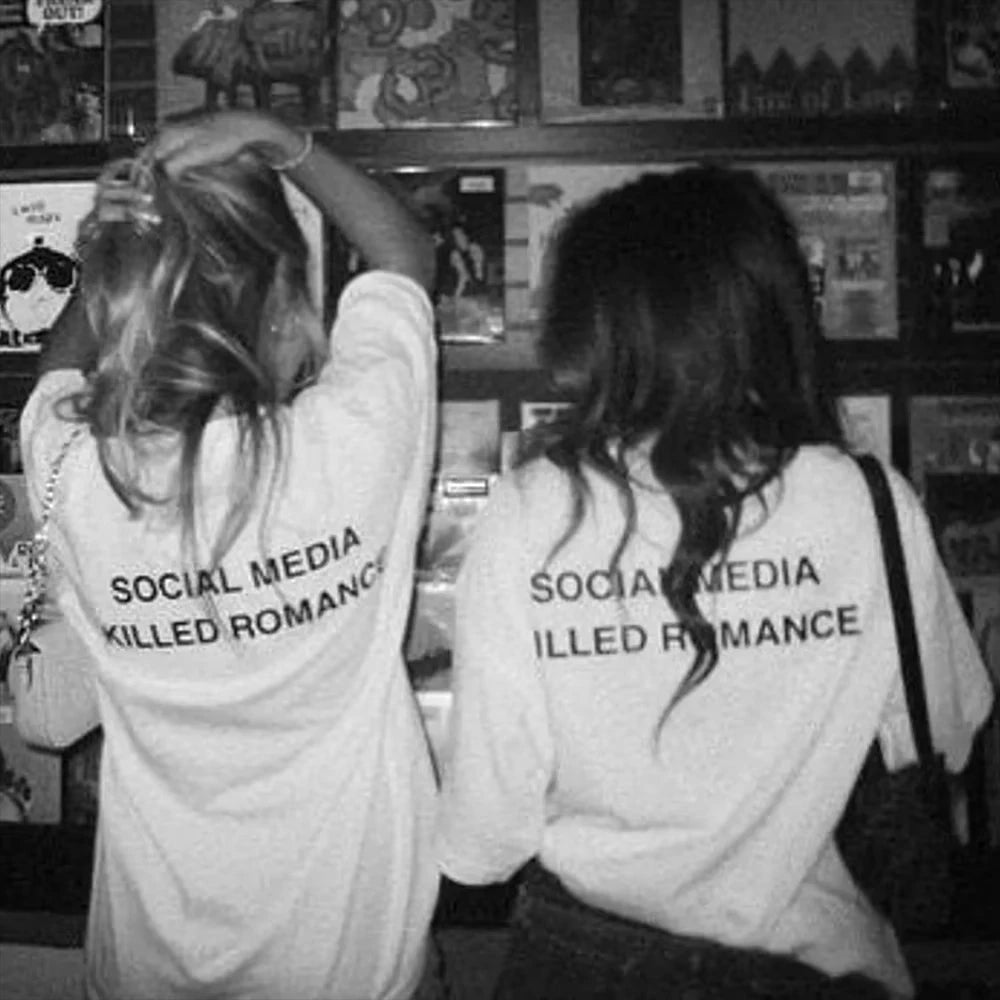 T-Shirt "Social Media Killed Romance"
